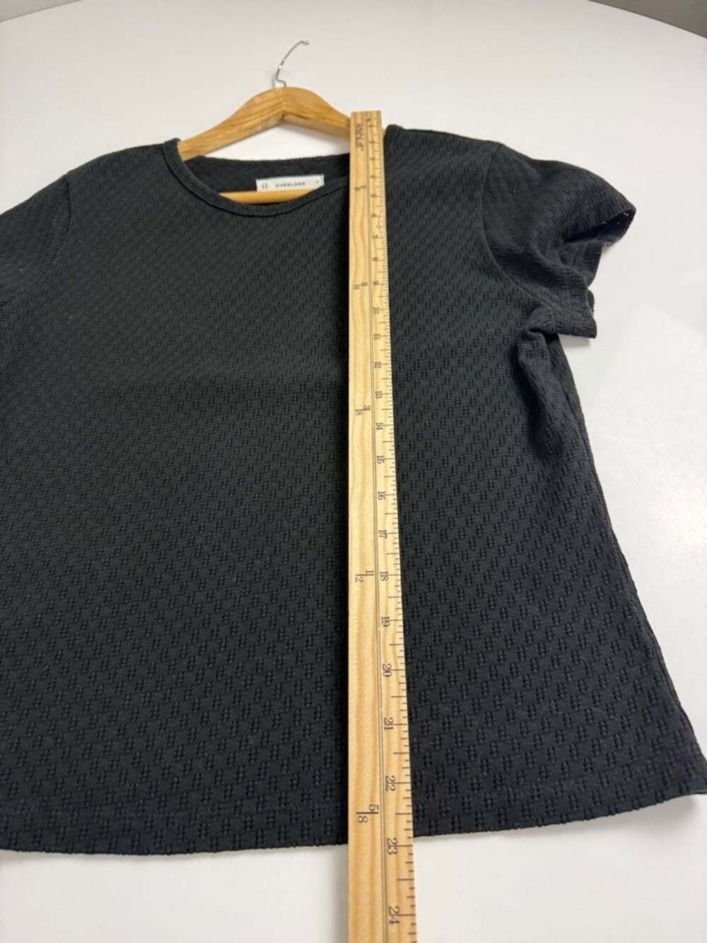 Everlane Black Short Sleeve Textured Crew Tee - Picture 5 of 6